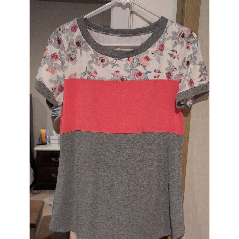 Source Unknown Gray & Coral Floral Block Short Sleeve Tee